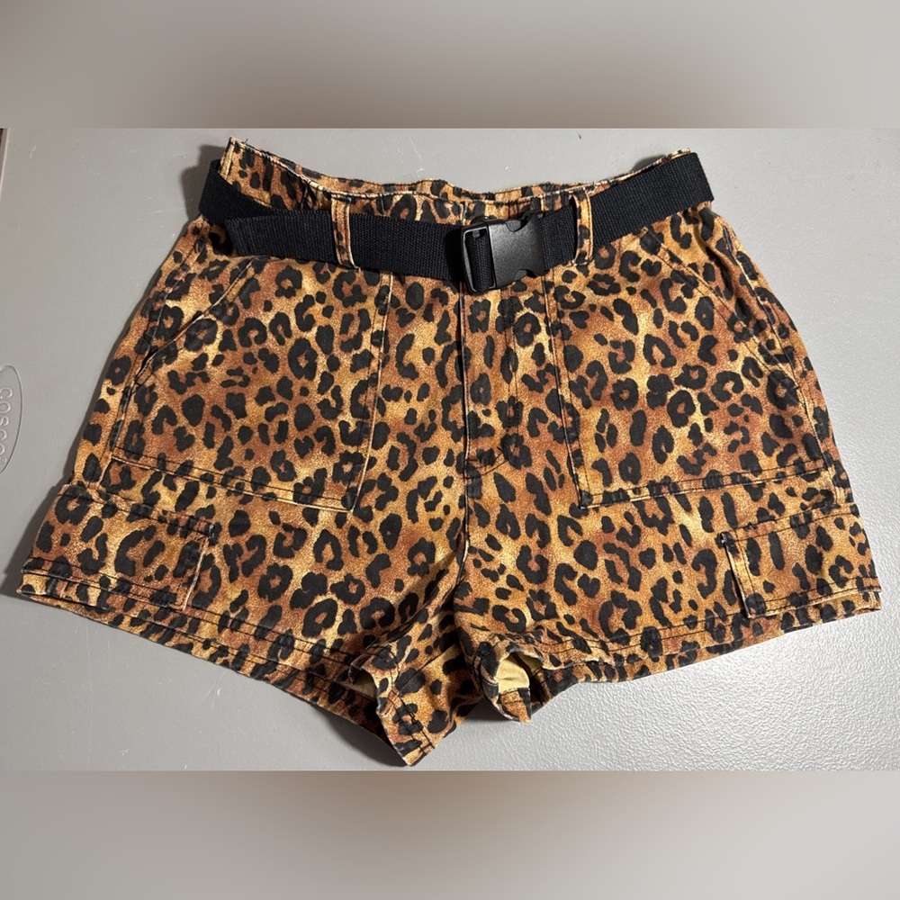 Love Revival Leopard Print Women's Shorts with Belt size M